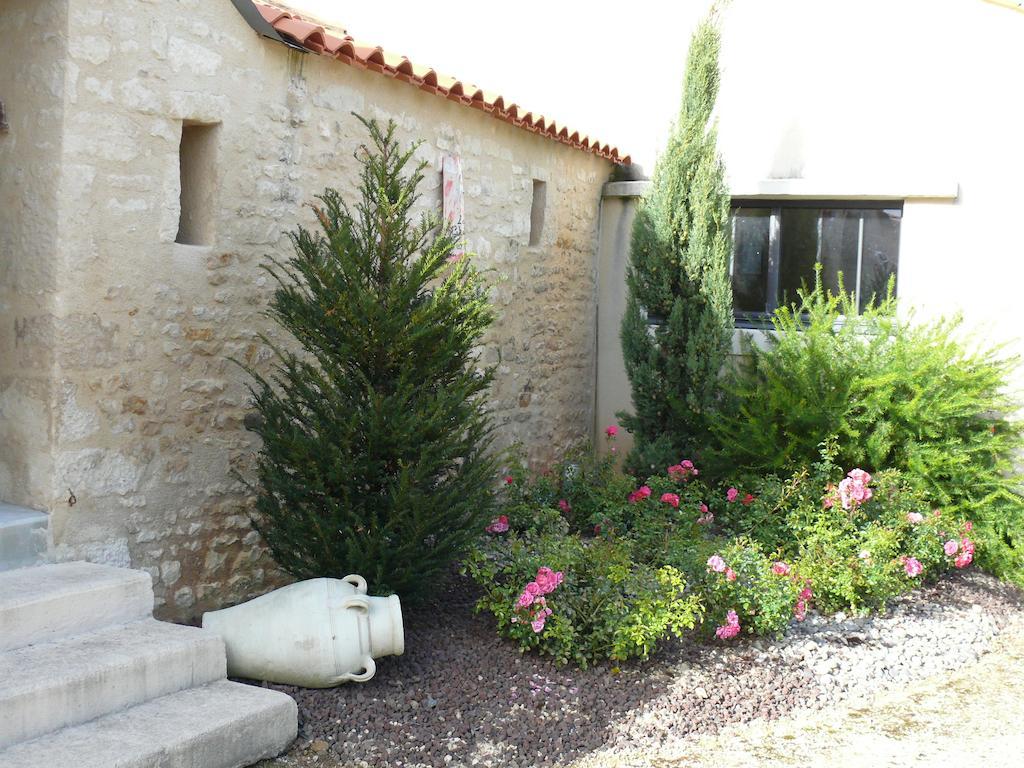 Gite Du Clos De La Vigne Montreuil  Kamer foto
